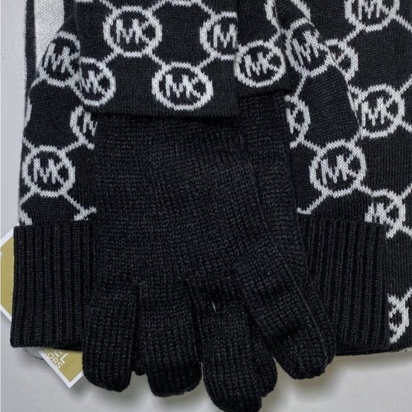 MICHAEL KORS BLACK/ WHITE 3 PIECE SCARF HAT & GLOVES SET - Picture 1 of 11